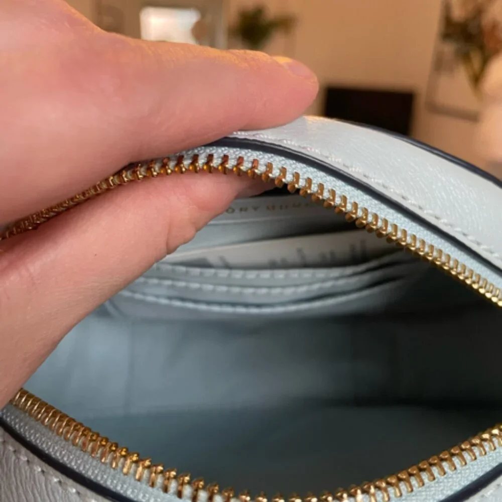 Tory Burch McGraw Leather Round Crossbody / Like New / Light Blue - Picture 7 of 11